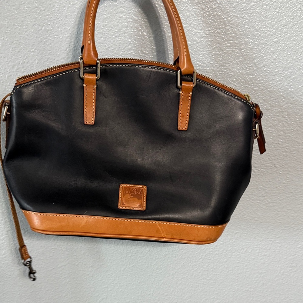 DooneyRourke Elegant Black and Tan Leather Handbag